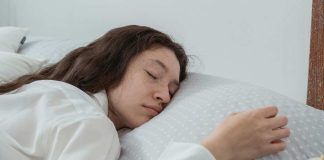 Apnea obstructiva del sueño: El trastorno que explica gran parte del mal dormir en Chile