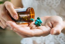 Automedicación en otoño: experto advierte errores comunes con analgésicos, antibióticos y antigripales