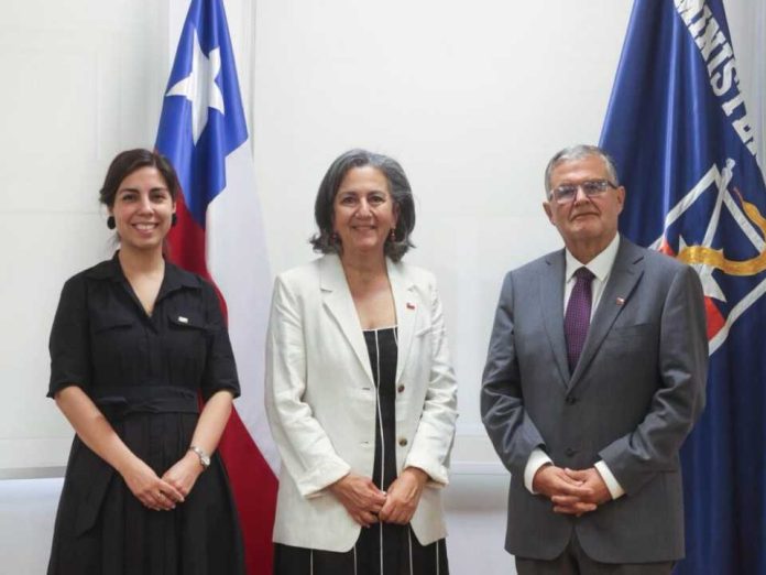 Dra. May Chomali asume como Ministra de Salud junto a nuevas autoridades en las subsecretarías de la cartera