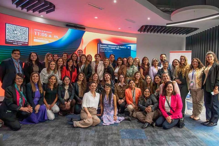 Encuentro reúne a mujeres líderes para abordar desafíos del liderazgo femenino en salud