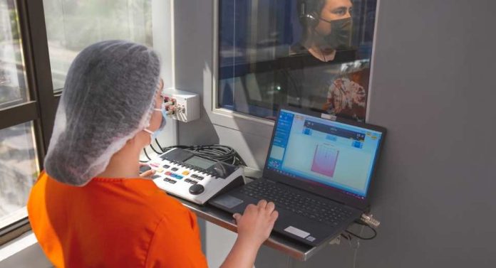 Entornos laborales con ruidos altos ¿cómo cuidar la salud auditiva