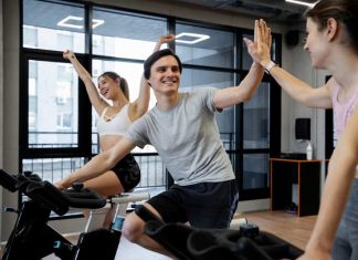 Entrenar reduce el estrés laboral y mejora el rendimiento en el trabajo, según encuesta a más de 1.300 personas