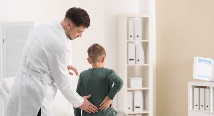 Las señales para detectar enfermedades reumáticas en niños y jóvenes