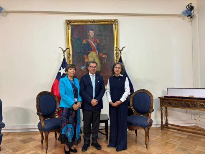 Ministros de Salud y Defensa se reúnen para coordinar esfuerzos en la reducción de las listas de espera