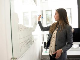 Psicóloga detalla 4 pasos para una óptima vuelta a clases Psicóloga detalla 4 pasos para una óptima vuelta a clases