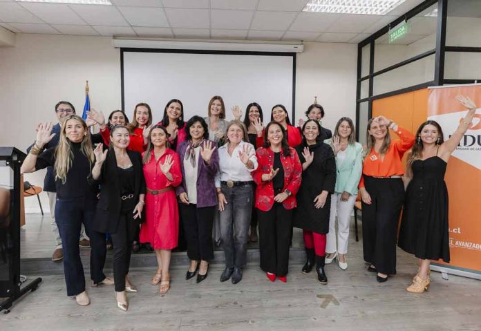 UDLA destaca a mujeres líderes del Biobío en jornada conmemorativa del 8M