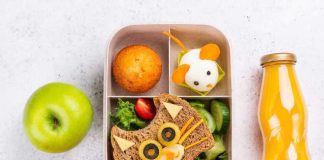 ¡Cuidado con lo que mandas de colación! Más del 20% de niños chilenos tienen obesidad ¡Cuidado con lo que mandas de colación! Más del 20% de niños chilenos tienen obesidad Los especialistas advierten que, si los más pequeños de las casas no son tratados a tiempo, es muy probable que se conviertan en adultos enfermos, con mayor riesgo de infartos al miocardio y accidentes cerebrovasculares. 04 de marzo 2026.- Durante este día se conmemora el Día Mundial contra la Obesidad, una enfermedad que se ha convertido en una pandemia en todo el mundo. De hecho, según un estudio publicado en The Lancet, realizado por universidades e instituciones de EE.UU., Australia, Irlanda y Francia, que registró el peso y estatura de más de 220 millones de personas de 190 países, aseguró que más de mil millones de personas fueron clasificadas como obesas en 2022, y descubrieron que las tasas se han cuadruplicado entre los niños y adolescentes. Los datos fueron más que alarmante en el caso de los chilenos. Para el año 2022, la prevalencia en niñas alcanzó un alarmante 20%, posicionando al país como único en la región con estas cifras. No menos preocupante fue la información que arrojó en la población masculina menor de edad que experimentaron una tasa del 30%, también situándose como la más alta en Latinoamérica. La Dra. María Luisa Aguirre, nutrióloga infantil de Clínica Dávila detalla: “Los factores que predisponen a la obesidad infantil son varios y se combinan entre sí. Entre los más visibles están la calidad y duración del sueño y el exceso de tiempo frente a pantallas (celular, computador o televisión) ¿Cómo se puede ordenar la alimentación? La nutricionista de Clínica Dávila Vespucio, Paulina Mella destaca: “Lo que se sugiere es que, cuando los pequeños lleguen del colegio después de una jornada completa, deberían comer, puede ser una colación o la conocida once, para que, luego, en la tarde noche puedan cenar. Si hay rutina, podemos lograr recibir todos los nutrientes que un niño requiere en el día que no es poco, porque ellos tienen un gasto bastante alto por su crecimiento y actividad”. ¿Por qué las colaciones saludables son tan importantes? La nutricionista de Clínica Biobío Carola Pantoja indica que llevar una dieta balanceada es fundamental para disminuir el riesgo de obesidad y otras enfermedades relacionadas como diabetes, cardiopatías, accidentes cerebrovasculares, osteoporosis y algunos tipos de cáncer; además de ayudar a mantener un peso adecuado. “Debe cubrir las necesidades energéticas y de nutrientes esenciales, que son aquellos que nuestro cuerpo no produce, por lo tanto, tenemos que obtenerlos de los alimentos como proteínas, hidratos de carbono, grasas o lípidos, vitaminas, sales minerales y agua”, dice la profesional. La Dra. Susana Velasco, coordinadora del Centro de Obesidad de Clínica Ciudad del Mar, advierte que, generalmente, cuando ya es diagnosticada esta patología es más efectivo y duradero a largo plazo el tratamiento acompañado por un equipo multidisciplinario, que determinará la mejor opción para cada paciente. ¿Cómo acompañar a niños y jóvenes? Jennifer Conejero, psicóloga infantojuvenil de Clínica Santa María, explica que las redes sociales han vuelto a instalar la cultura de la delgadez. Esto puede hacer que niños y jóvenes con sobrepeso sufran bullying, afectando su autoestima y aumentando la ansiedad o la depresión, lo que a veces se traduce en cambios bruscos de peso y hábitos alimenticios poco saludables. Por eso, la especialista enfatiza: “El manejo de la obesidad debe ser multidisciplinario, potenciando estilos de vida saludables y no la delgadez como meta, enseñando sobre el control del estrés (ejercicio, meditación, entre otros) y, teniendo conciencia sobre los alimentos que consumimos y damos a los niños. De todos modos, la prevención es el primer paso siempre”.