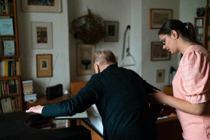 Analizan nueva normativa que consagra el cuidado como derecho social en Chile