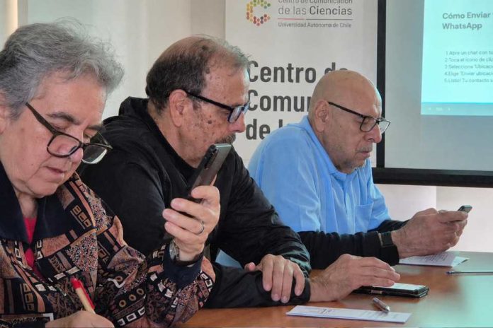 Brecha digital en adultos mayores persiste pese a mayor acceso Brecha digital en adultos mayores persiste pese a mayor acceso