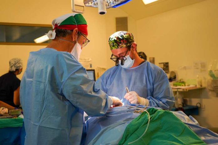 CIRUGÍA DE CABEZA Y CUELLO DE ALTA COMPLEJIDAD DEVUELVE ESPERANZA A PACIENTE ONCOLÓGICO EL HGGB