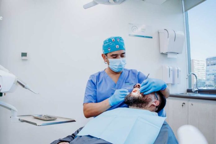 El 70% de los chilenos carece de cobertura dental Especialista advierte sobre la urgencia de transitar hacia una Odontología Integral El 70% de los chilenos carece de cobertura dental Especialista advierte sobre la urgencia de transitar hacia una Odontología Integral