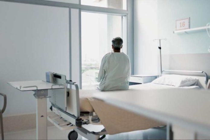 El delirio hospitalario, una «señal de alarma» de un grave deterioro de la salud