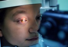 Expertos alertan sobre impacto de listas de espera en salud visual y proponen el uso de terapias innovadoras para acelerar la atención