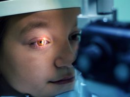 Expertos alertan sobre impacto de listas de espera en salud visual y proponen el uso de terapias innovadoras para acelerar la atención