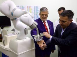 Hospital San Camilo de San Felipe: Subsecretario Montt inaugura robot quirúrgico para cirugías abdominales que ayudará a reducir los tiempos de espera