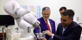 Hospital San Camilo de San Felipe: Subsecretario Montt inaugura robot quirúrgico para cirugías abdominales que ayudará a reducir los tiempos de espera