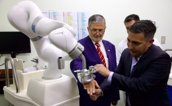 Hospital San Camilo de San Felipe: Subsecretario Montt inaugura robot quirúrgico para cirugías abdominales que ayudará a reducir los tiempos de espera