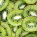 Kiwi, el superalimento que fortalece el sistema inmune y podría ayudarte a descansar mejor