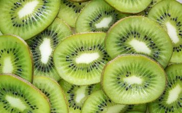 Kiwi, el superalimento que fortalece el sistema inmune y podría ayudarte a descansar mejor