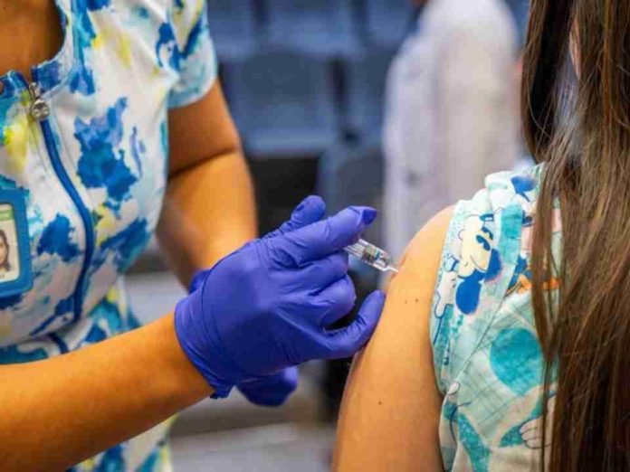 Más de 660 mil niños y niñas aún no han sido vacunados contra la influenza: pediatras llaman a reforzar la inmunización antes del invierno