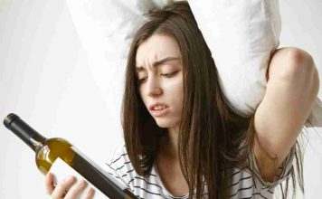 Mujeres jóvenes lideran en chile y Sudamérica el consumo problemático de alcohol y drogas, pero casi no piden ayuda