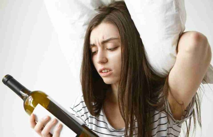 Mujeres jóvenes lideran en chile y Sudamérica el consumo problemático de alcohol y drogas, pero casi no piden ayuda Mujeres jóvenes lideran en chile y Sudamérica el consumo problemático de alcohol y drogas, pero casi no piden ayuda