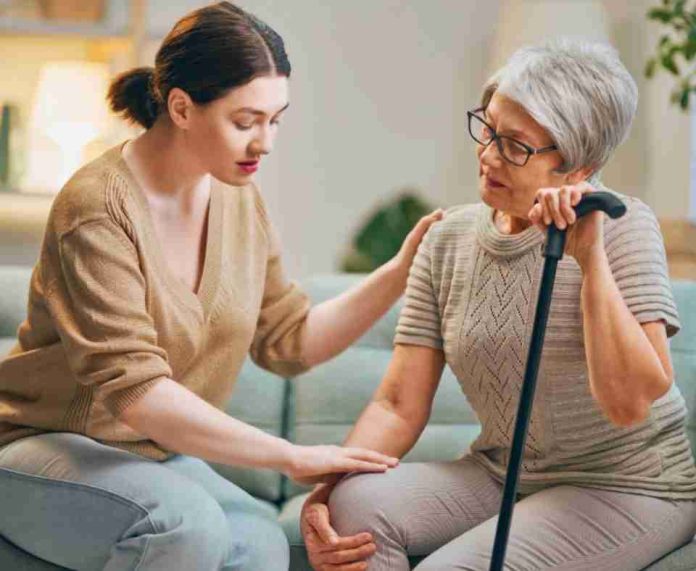 Mujeres y cuidado: cómo acompañar a personas mayores sin tener que hacerlo solas