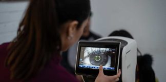 Niños de Huechuraba recibieron lentes gratuitos tras operativo oftalmológico en la comuna