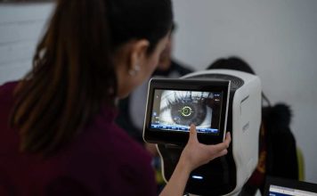 Niños de Huechuraba recibieron lentes gratuitos tras operativo oftalmológico en la comuna