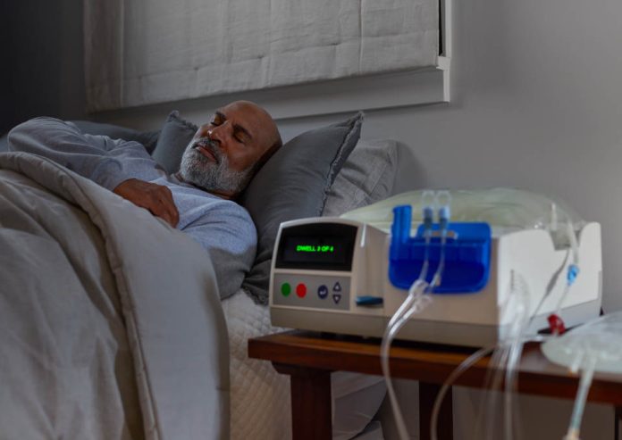 Nueva definición GES impulsa la diálisis peritoneal como primera opción y expertos advierten oportunidades y brechas para su implementación en Chile