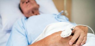 Pacientes abandonados en hospitales evidencian crisis de cuidado en Chile