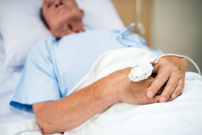 Pacientes abandonados en hospitales evidencian crisis de cuidado en Chile