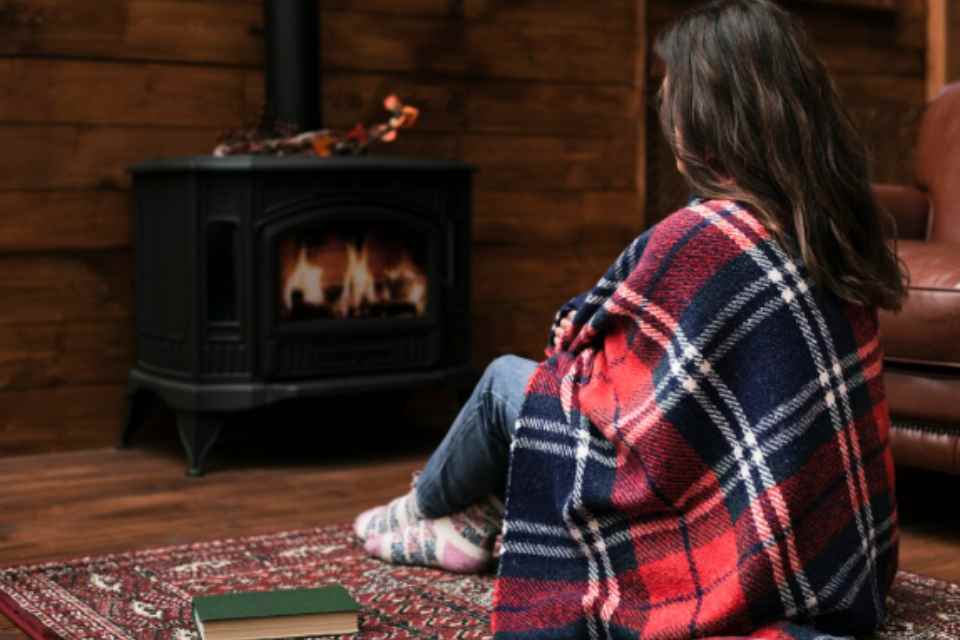 Consideraciones para la ubicación. Cómo funciona una estufa a pellet: guía completa para tu hogar