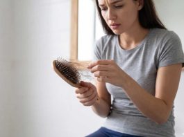 ¿Tu cepillo tiene más pelo de lo habitual? Por qué el otoño es el "momento de la verdad" para tu salud capilar