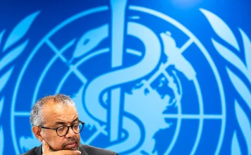 La OMS pide no cerrar fronteras por el ébola, pero advierte de un «alto» riesgo de expansión en el Congo y Uganda