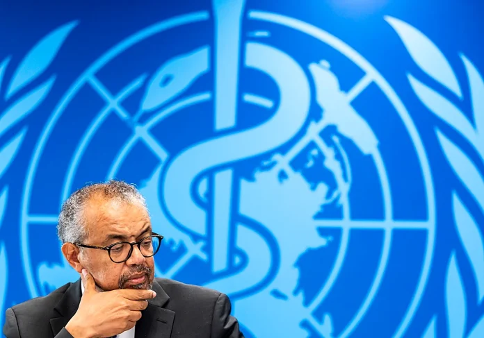 La OMS pide no cerrar fronteras por el ébola, pero advierte de un «alto» riesgo de expansión en el Congo y Uganda
