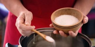 Alto consumo de sal en Chile: especialistas alertan sobre problemas a la salud Alto consumo de sal en Chile: especialistas alertan sobre problemas a la salud