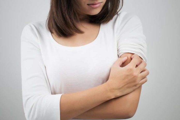 Dolor crónico y sin causa visible: por qué la fibromialgia afecta más a mujeres entre los 30 y 60 años