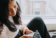 Doomscrolling: experto de Mayo Clinic comparte consejos para dejar de desplazarse sin parar y proteger la salud mental