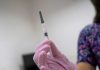 Estudio revela que el 52% de personas mayores del Gran Santiago no tiene acceso cercano a puntos fijos de vacunación Estudio revela que el 52% de personas mayores del Gran Santiago no tiene acceso cercano a puntos fijos de vacunación