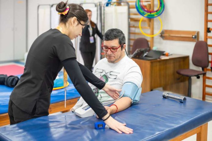 Kinesiología La ciencia del movimiento como motor de salud y autonomía funcional Kinesiología: La ciencia del movimiento como motor de salud y autonomía funcional