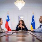 Delegada presidencial junto a autoridades de salud abordan ajuste presupuestario resguardando la continuidad de la atención y fortaleciendo acciones oncológicas