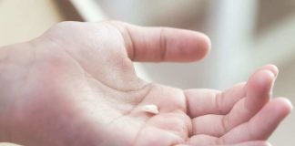 ¿Qué hacer si se te cae un diente definitivo? El error que puede hacerte perderlo para siempre, según expertos