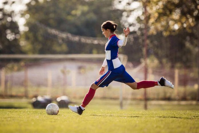 Abordando las lesiones del ligamento cruzado anterior (LCA) en mujeres: Una experta explica la prevención y el tratamiento