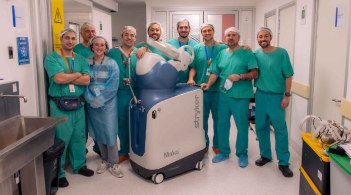 Con la incorporación de esta tecnología -que se suma a Da Vinci y a Levita- el HCSBA se posiciona como un centro de referencia nacional pública de cirugía robótica a nivel integral.