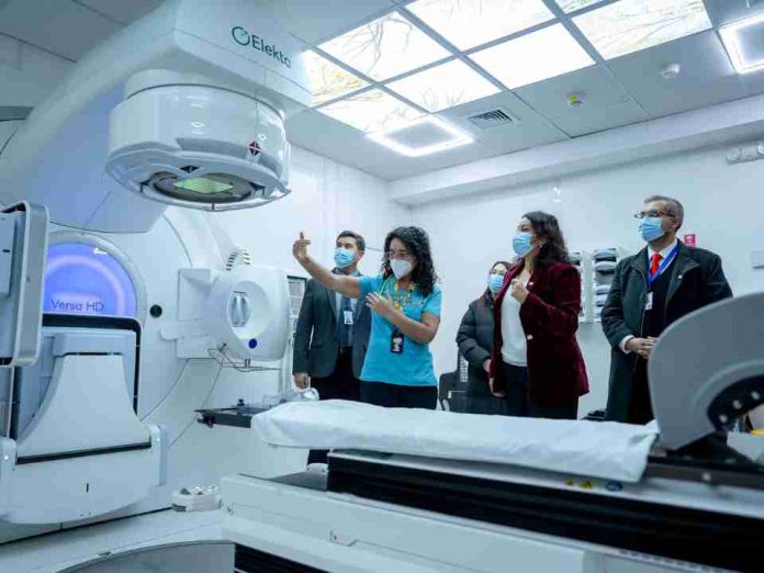 Delegada presidencial regional junto a autoridades de salud visitan HCM para conocer avance de alerta sanitaria oncológica en Magallanes