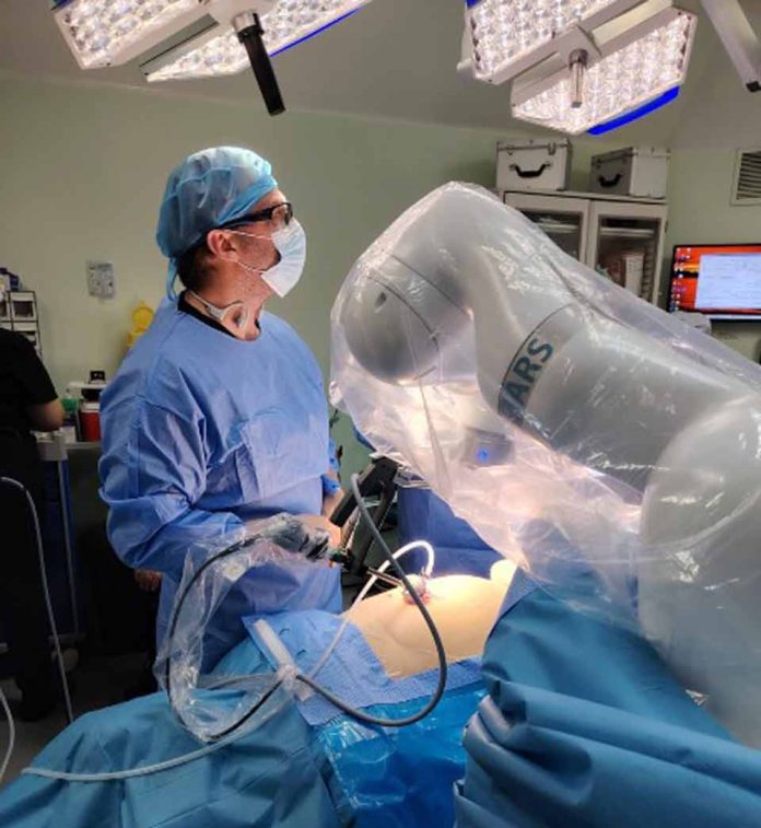 Hospital San Camilo de San Felipe marca un hito con la primera esterilización laparoscópica asistida por cirugía robótica