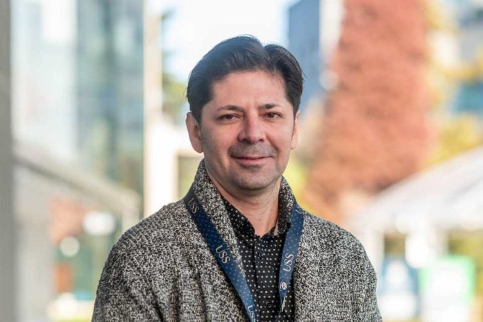 Dr. Marco Morales  Kinesiólogo y Doctor en Neurociencia Cognitiva Aplicada  Universidad San Sebastián