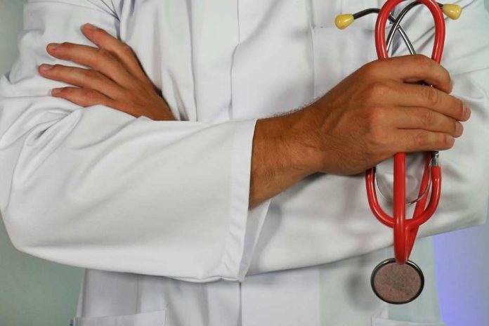 Ni ética ni sensibilidad en sus ataques: ¿cómo se protegen los sistemas de salud en Chile?