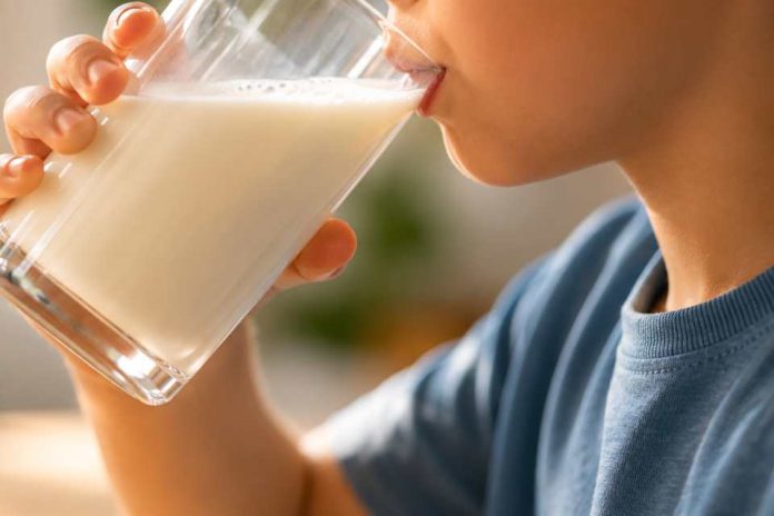 Nutrición infantil y política pública Niños chilenos consumen lácteos por debajo del nivel recomendado, advierten científicos Nutrición infantil y política pública Niños chilenos consumen lácteos por debajo del nivel recomendado, advierten científicos